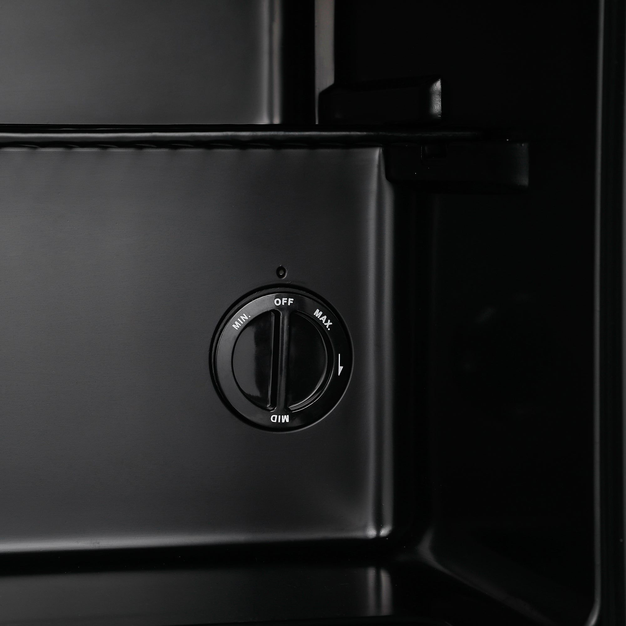 Black rotary dial with white min off mid and max markings on subcold cave50 glass door beer fridge for soft drinks