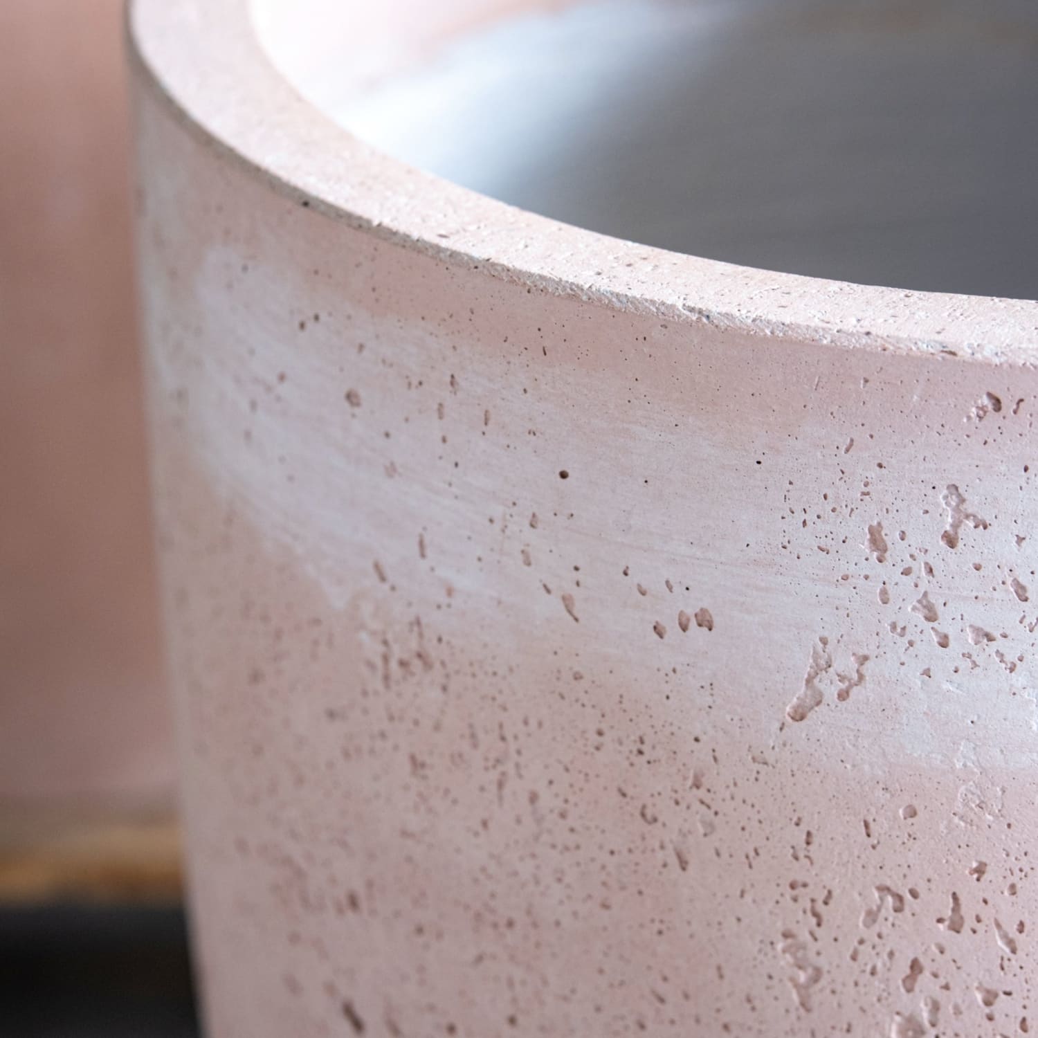 Vessara | Blushstone – 52cm Large Tall Concrete Planter – 15L Decorative Vase Pot