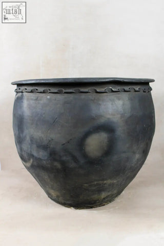 Vintage dark pot xl no 6 featuring a matte finish and beaded rim detail in vintage grey earthenware style