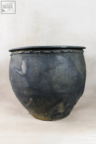Vintage dark pot xl nº 6 in weathered black ceramic with raised rim and bead detailing vintage grey earthenware pot