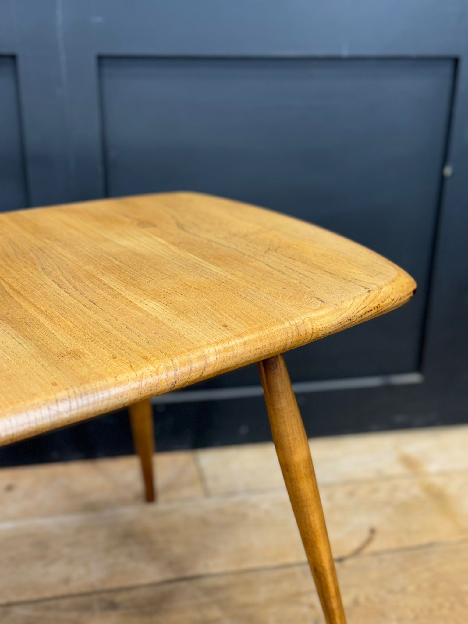 Vintage ercol model 213 coffee table in elm with smooth rounded edge and tapered legs professionally laser stripped