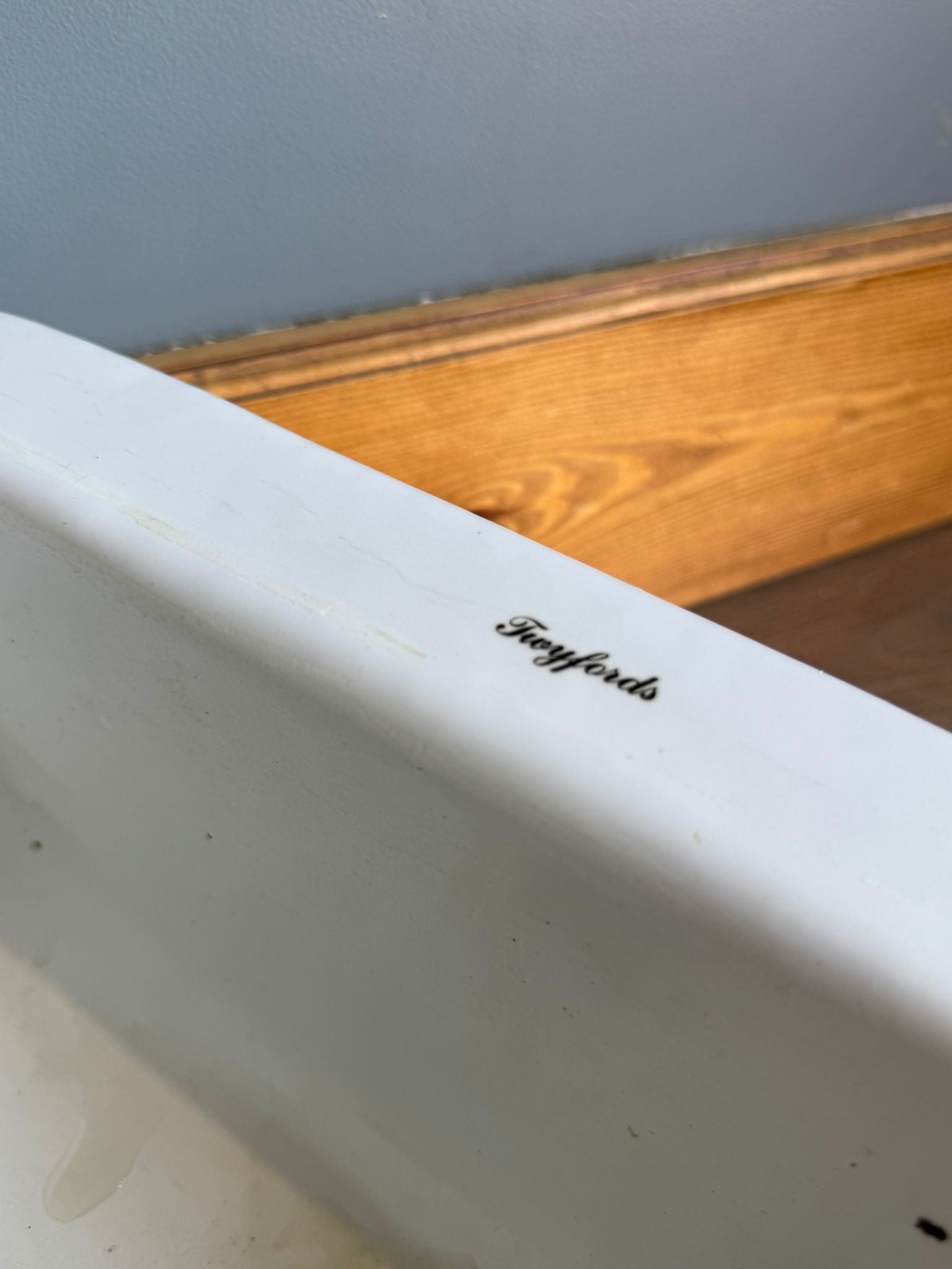 White ceramic vintage twyfords bathtub with subtle black cursive logo on rim perfect for classic bath setups