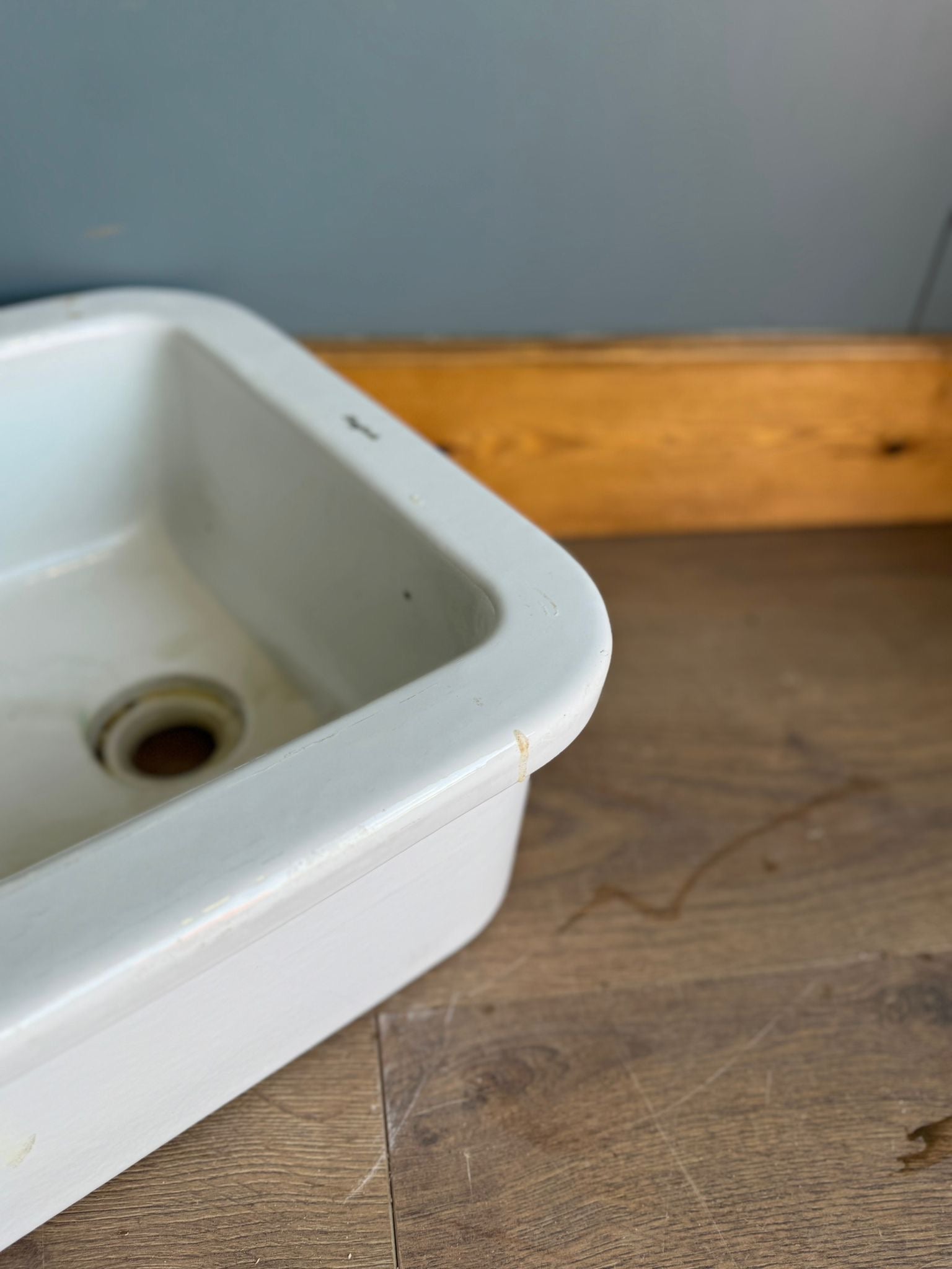 White ceramic farmhouse vintage twyfords rectangular sink with rounded corners reclaimed basin 50cm utility lab