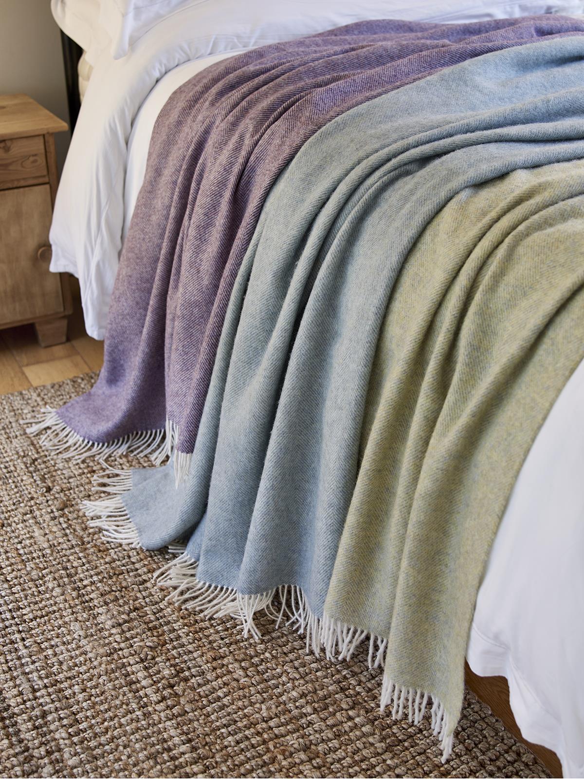 Soft gradient-colored herringbone shetland pure wool throw blanket with white fringe 140cm x 220cm