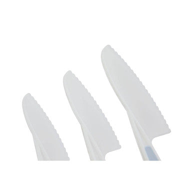 Set of four white plastic salad knives with serrated edges and pastel blue handle for dessert or salad use