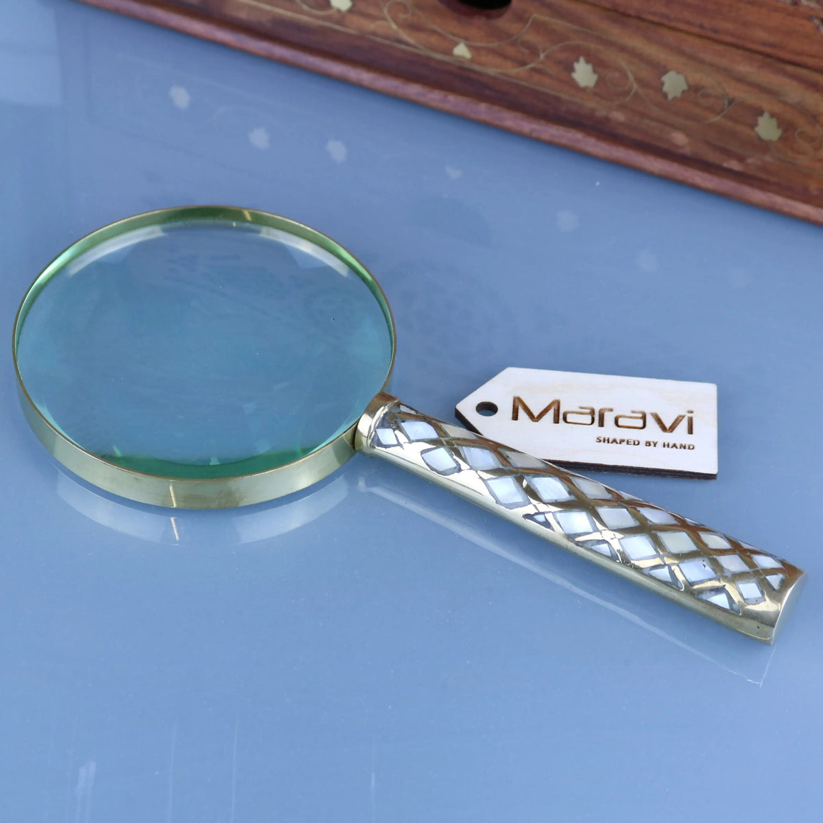 Handcrafted zuari brass magnifying glass with diamond patterned handle and mother of pearl inlays moravi brand