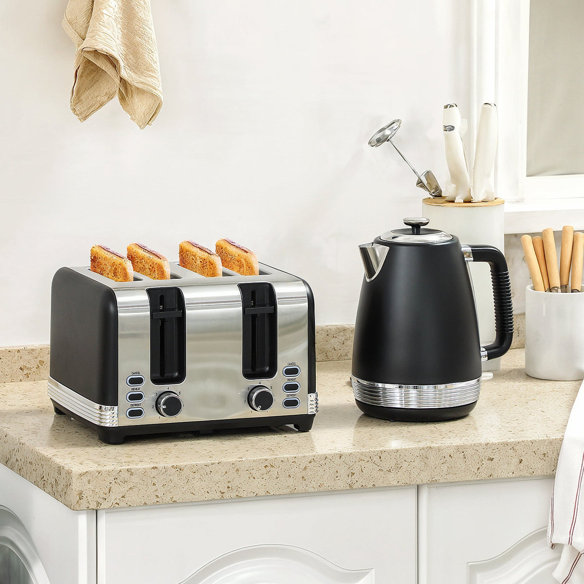 HOMCOM Stainless Steel Kettle and Toaster Set, 1.7L 3000W Rapid Boil Jug Kettle with UK Strix Thermostat, Limescale Filter, 4 Slice Toaster with 7 Browning Controls, Crumb Tray, Black and Silver Tone